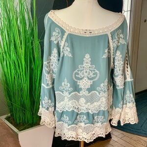 Democracy Brand beautiful teal and cream cold shoulder top